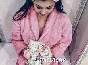 Annie_Astie