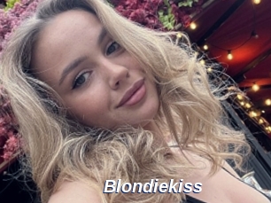 Blondiekiss