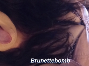 Brunettebomb
