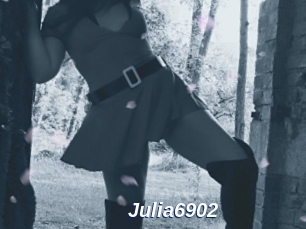 Julia6902