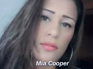 Mia_Cooper