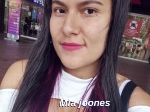 Mia_joones