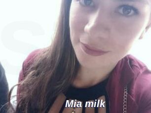 Mia_milk