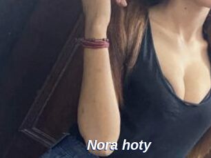 Nora_hoty