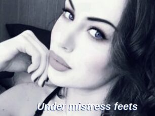 Under_mistress_feets